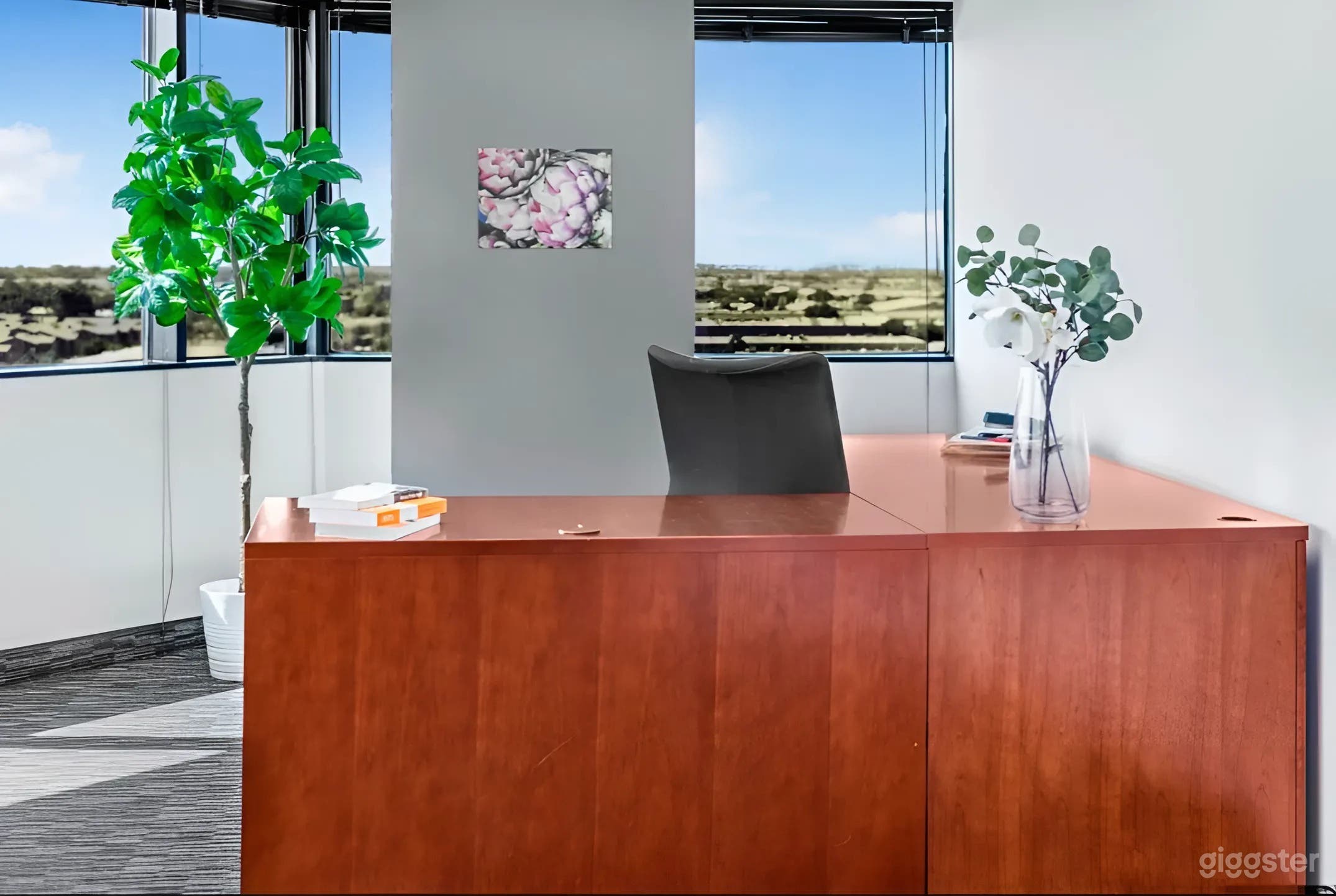 Industrial Office Space with Stunning Skyline Views in Dallas Photo 3