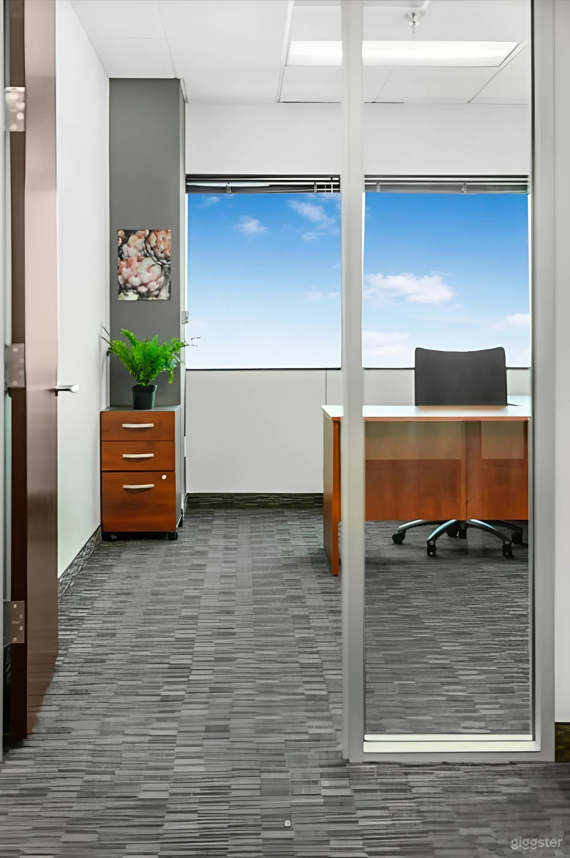 Industrial Office Space with Stunning Skyline Views in Dallas Photo 2