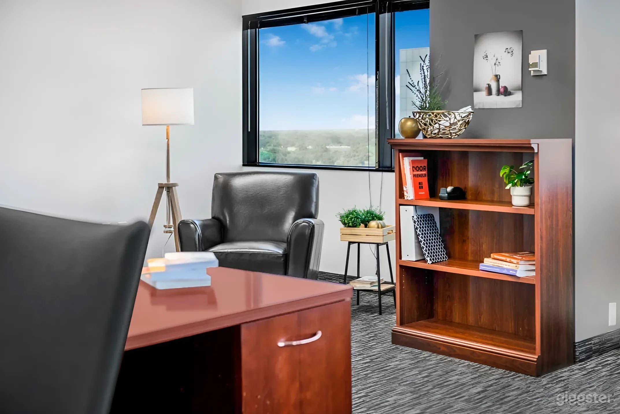 Industrial Office Space with Stunning Skyline Views in Dallas Photo 1