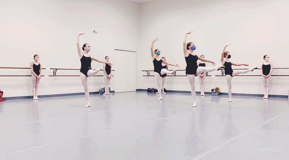 Spacious and Beautiful Ballet Studio Photo 1