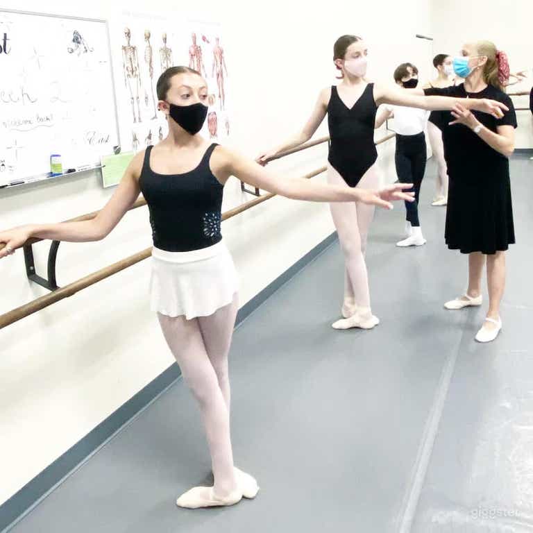  Spacious and Beautiful Ballet Studio 