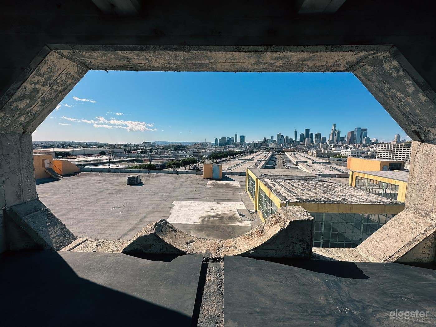 SKYLINE SANTUARY massive rooftop with skyline view Photo 1