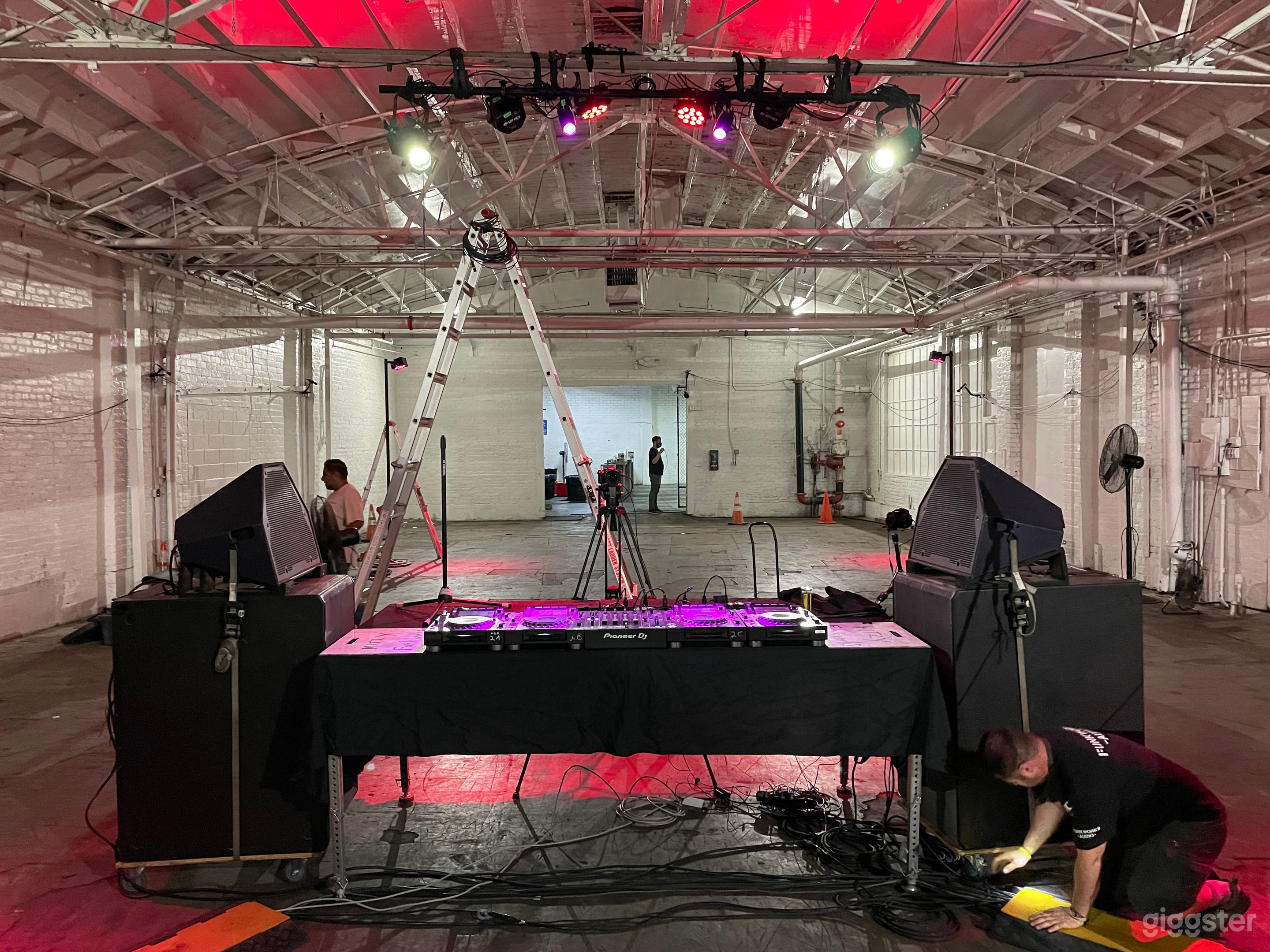 Large and Versatile Warehouse Space  Photo 2