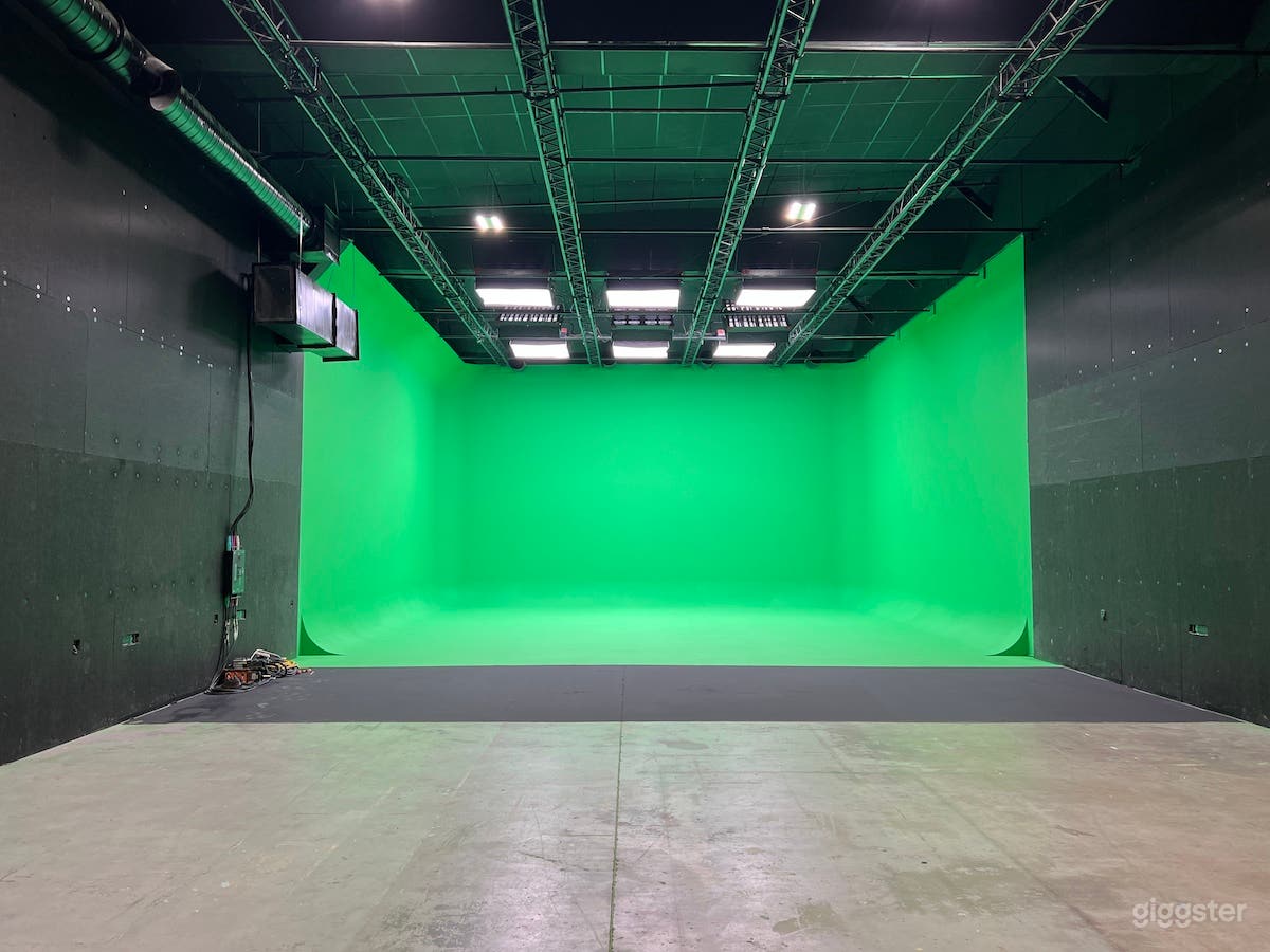 Studio Space in Atlanta - 3 wall Green Screen Cyc Photo 4