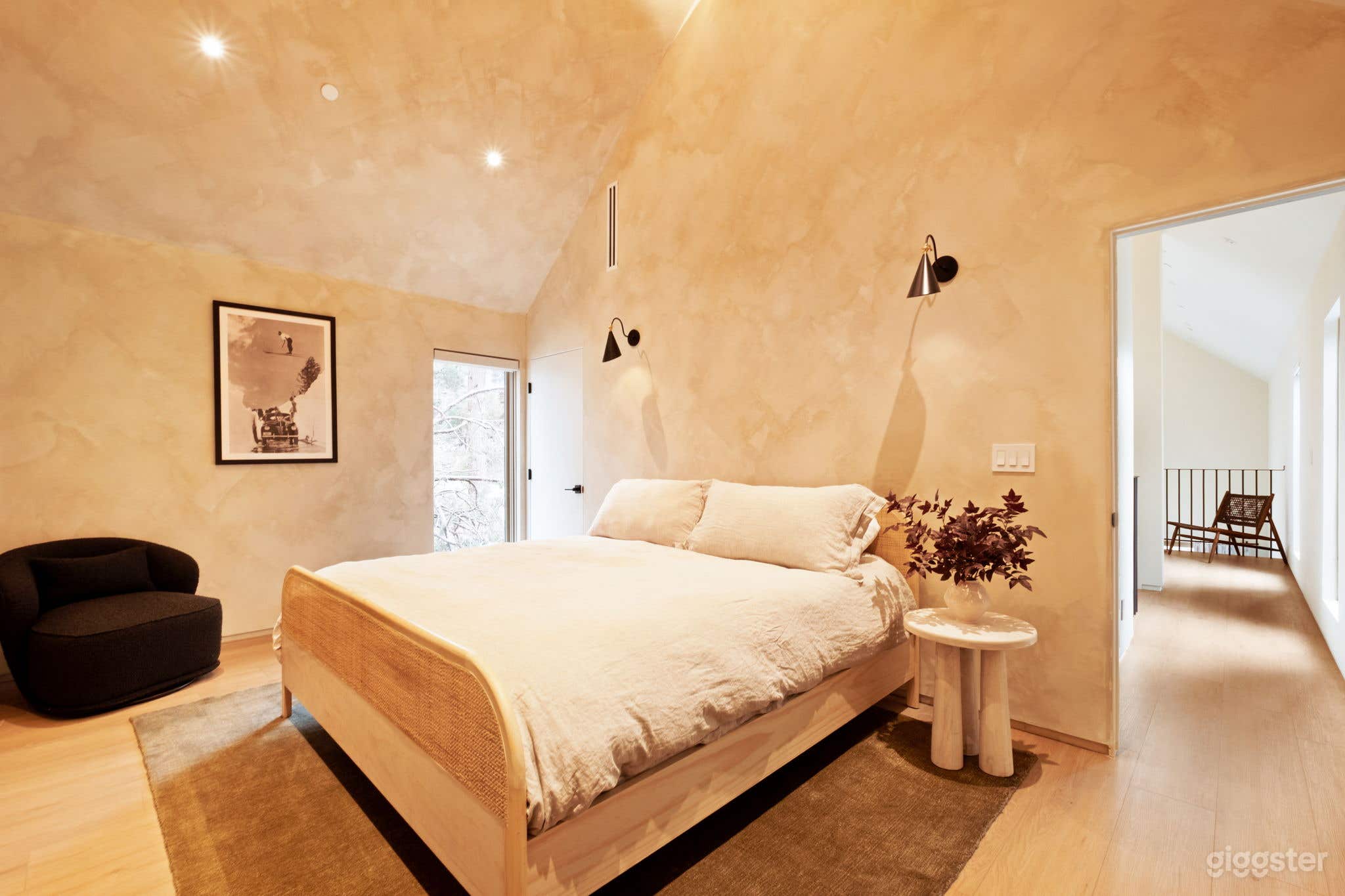 Designer Scandinavian Cabin in the Pines Photo 4