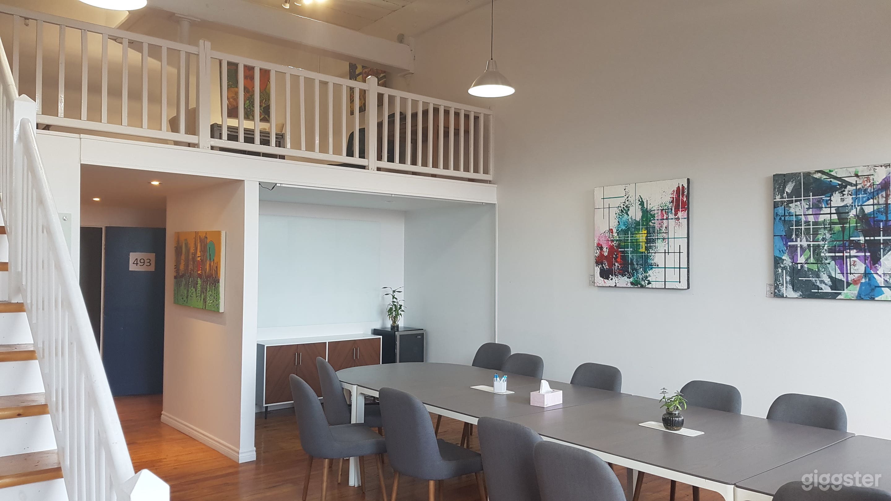 Bright Meeting Room  Photo 1