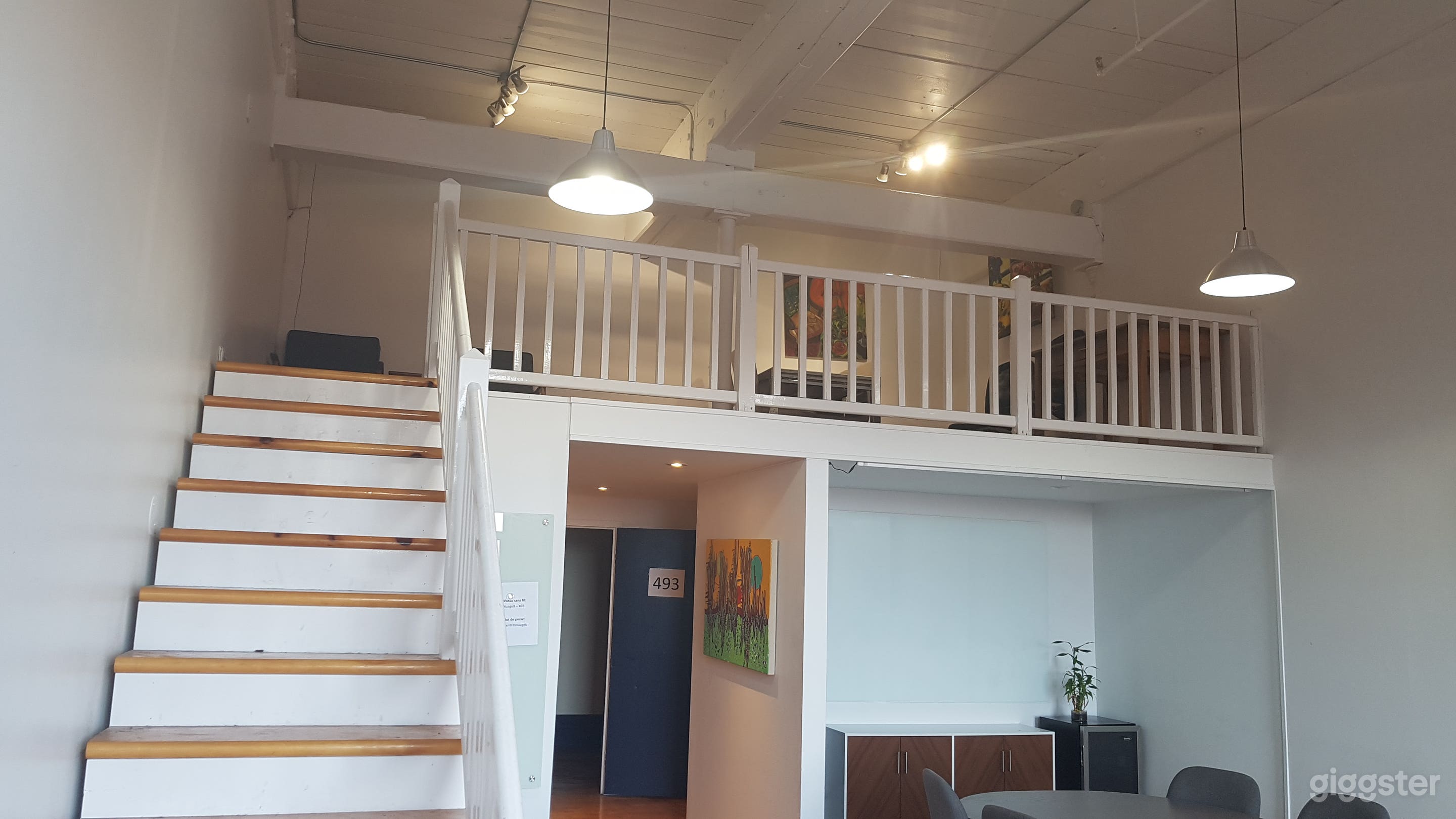 Bright Meeting Room  Photo 3