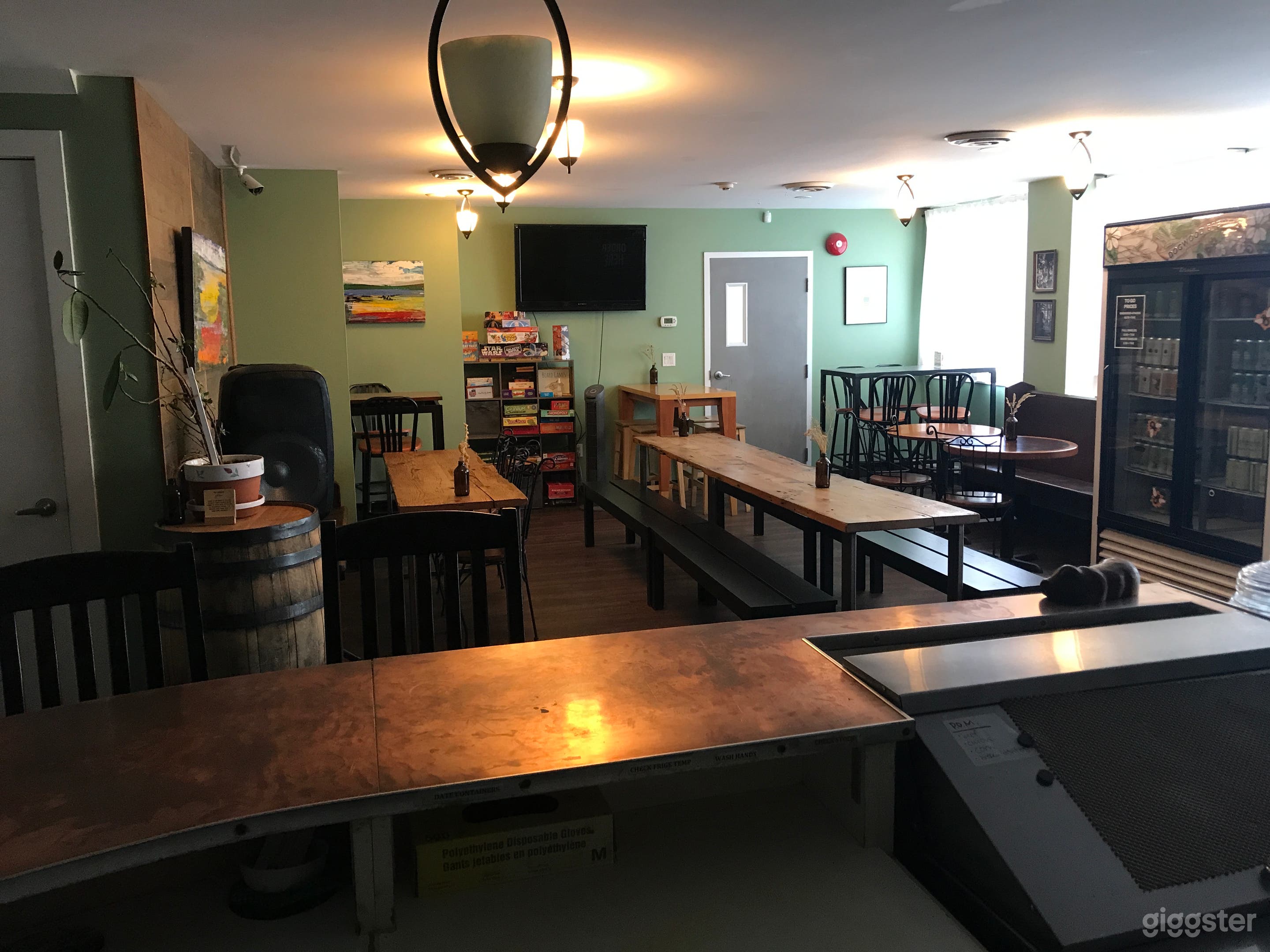 Cozy craft brewery tasting room Photo 3