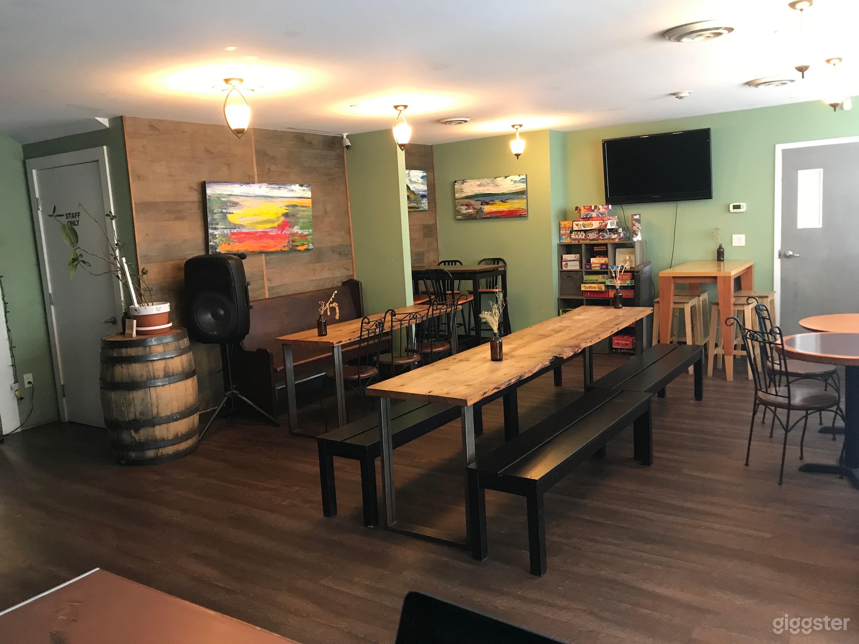 Cozy craft brewery tasting room Photo 2