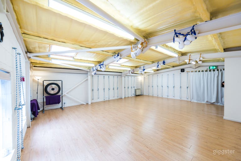  Wide angle from store corner (before heating/deco upgrade shown in other photos) shows part of blank wall on right 