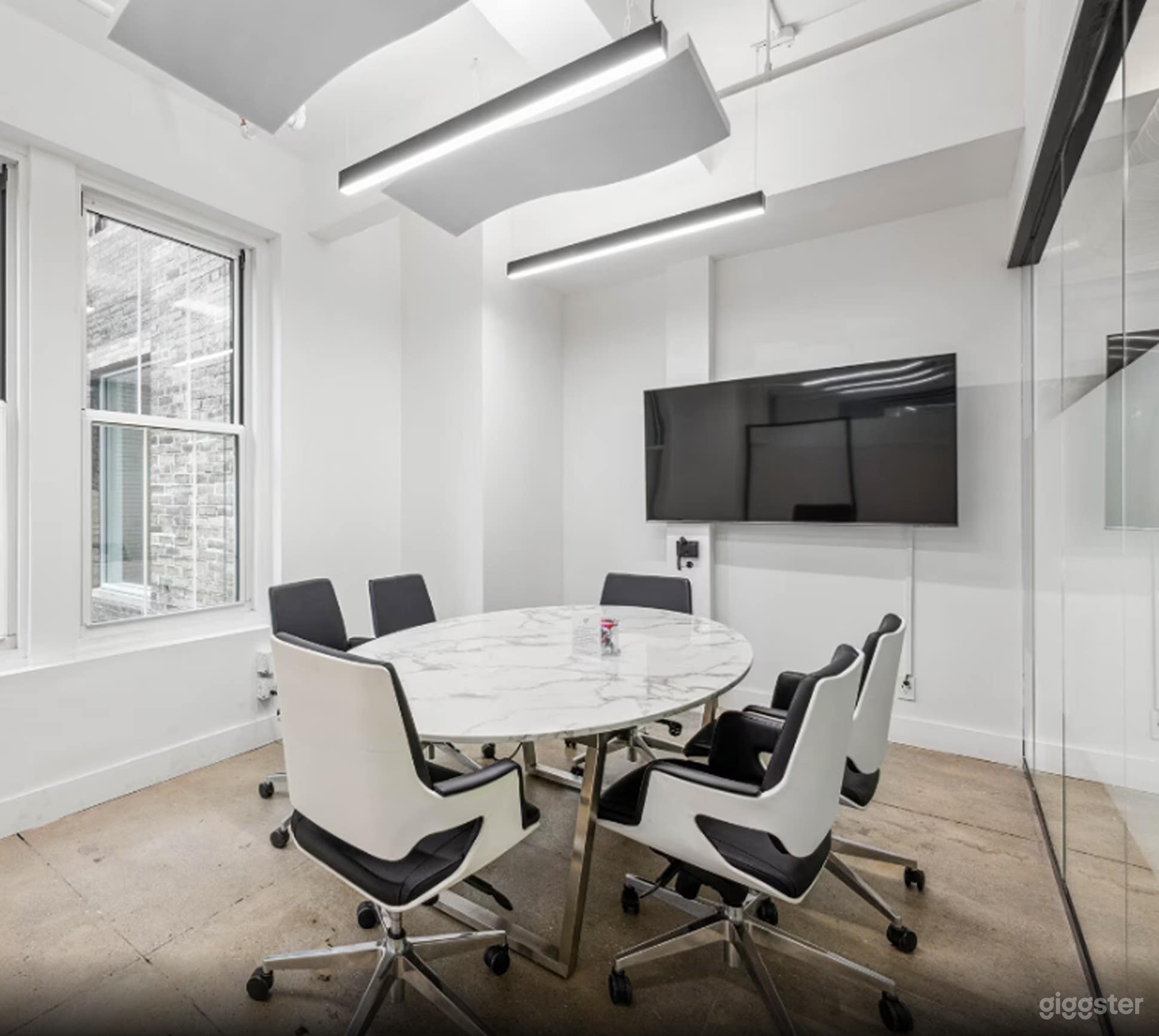 Modern Meeting Rooms for 6–8 People with TV Display Photo 1