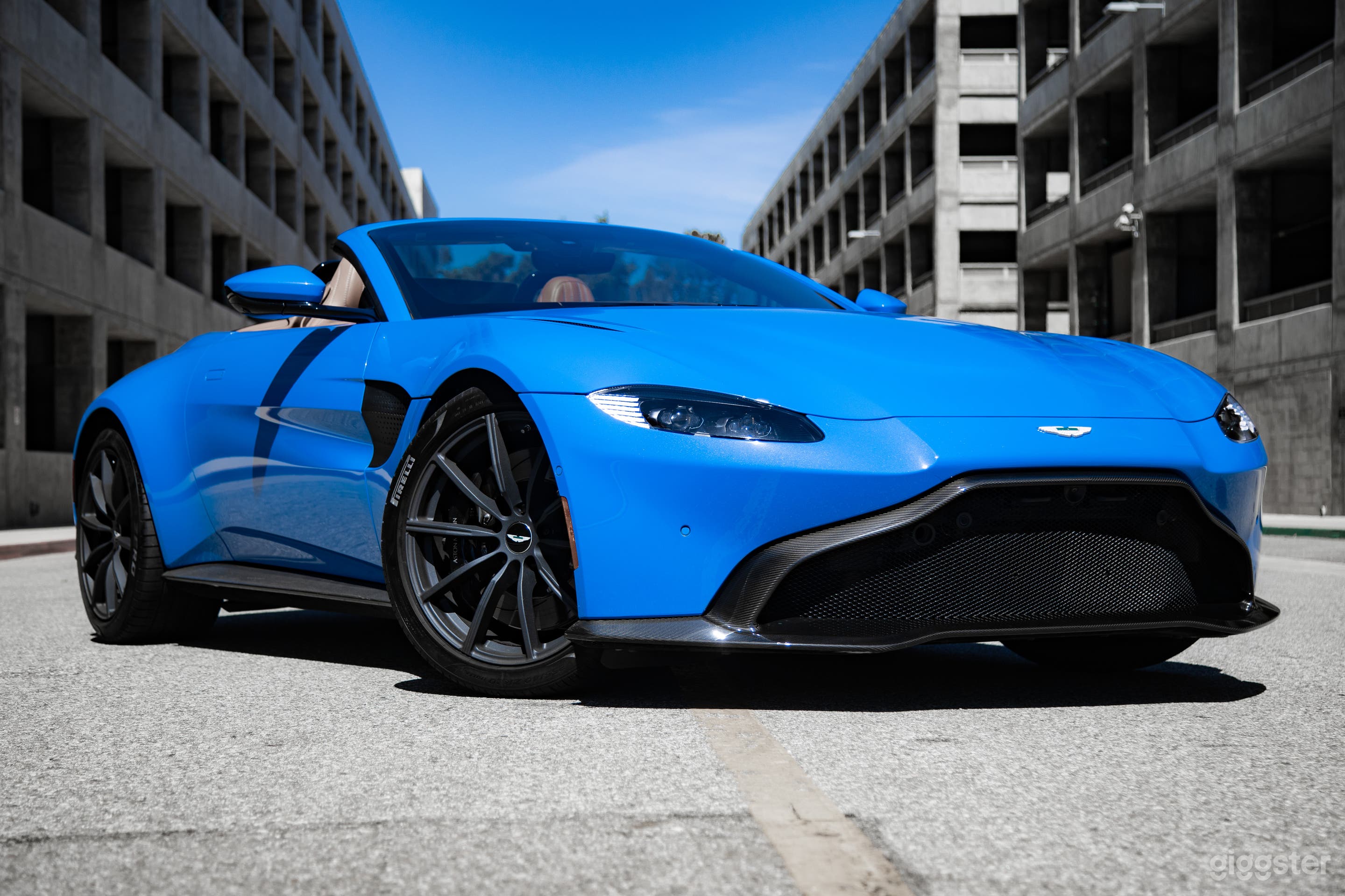 76,045 Aston Martin Photo 3