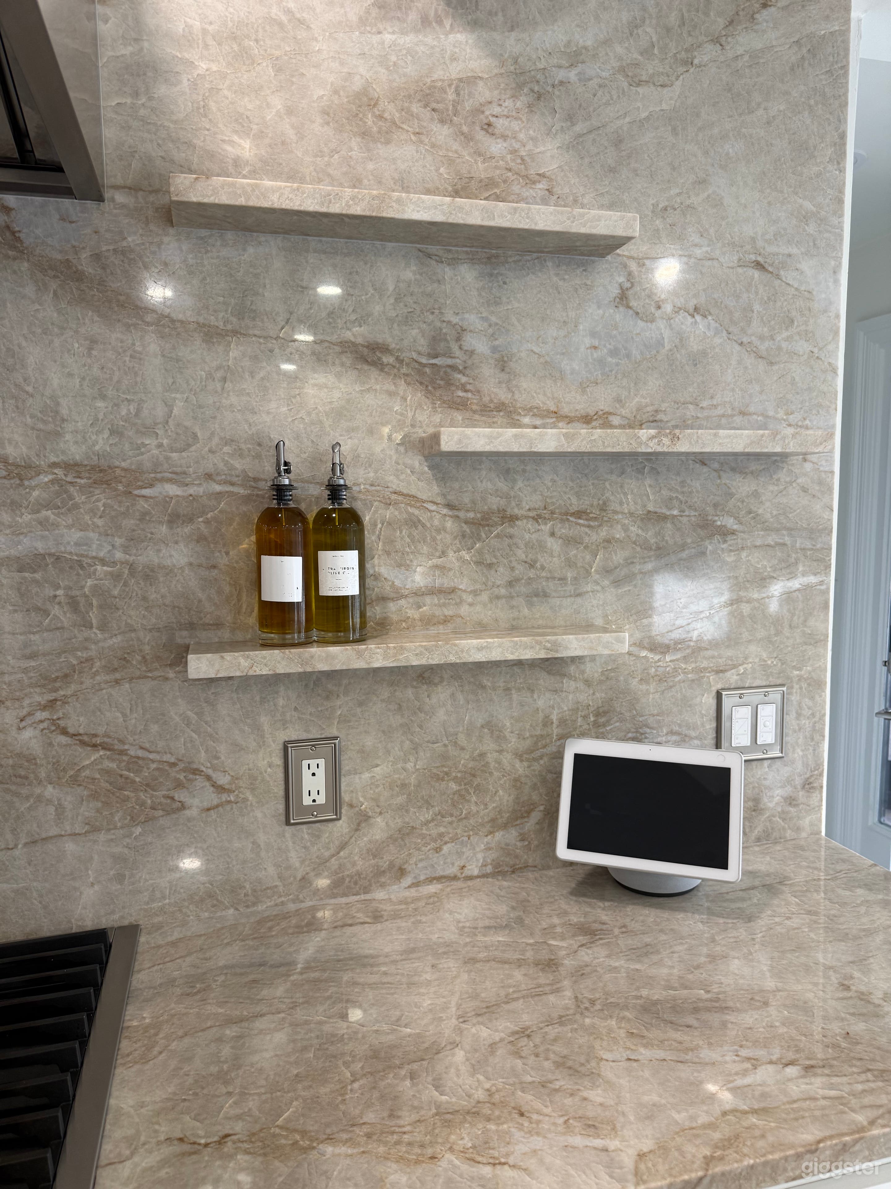 Luxury Designer Kitchen with Taj Mahal Quartzite & All Dacor Photo 1