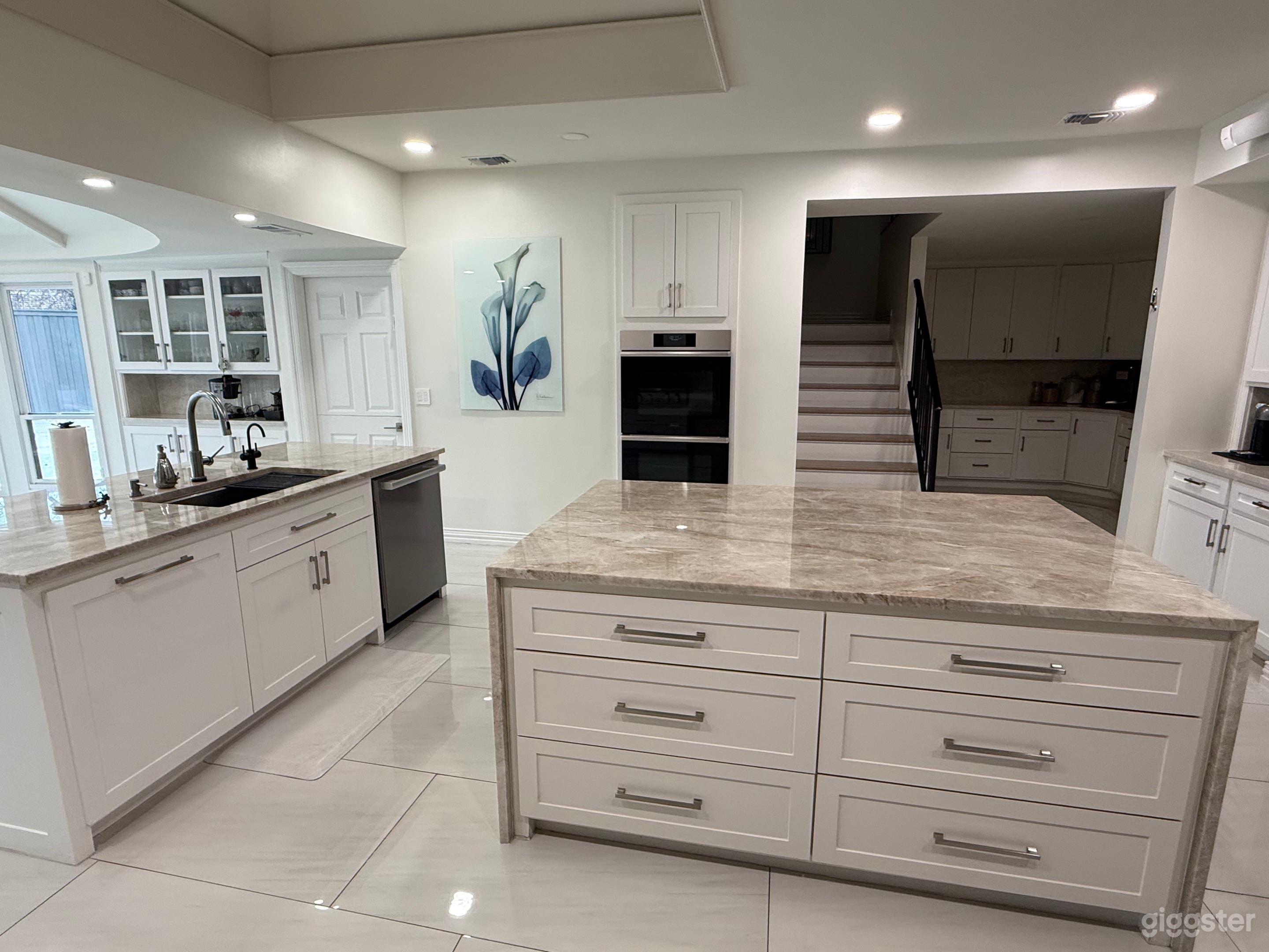 Luxury Designer Kitchen with Taj Mahal Quartzite & All Dacor Photo 2