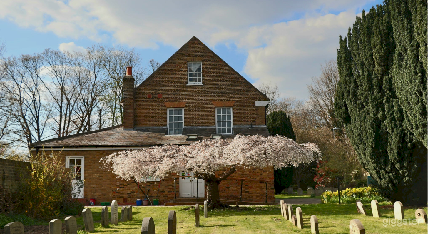Georgian-era Meeting House w/ grounds &amp; graveyard Photo 1