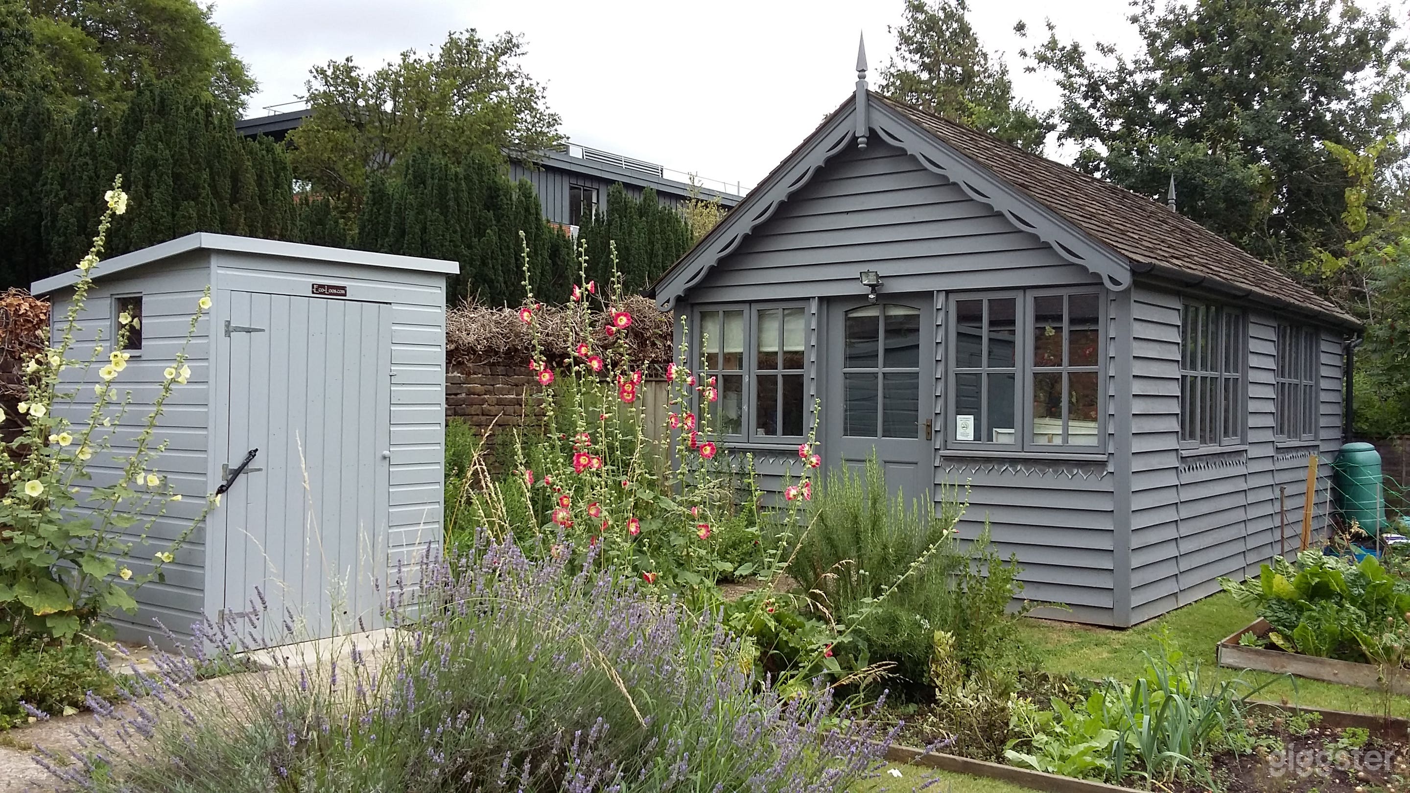 Georgian-era Meeting House w/ grounds &amp; graveyard Photo 2