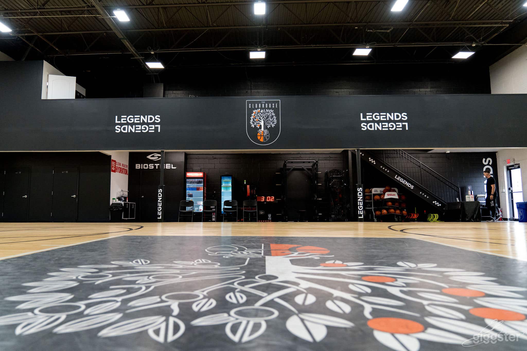 Industrial Indoor Basketball Court Photo 2