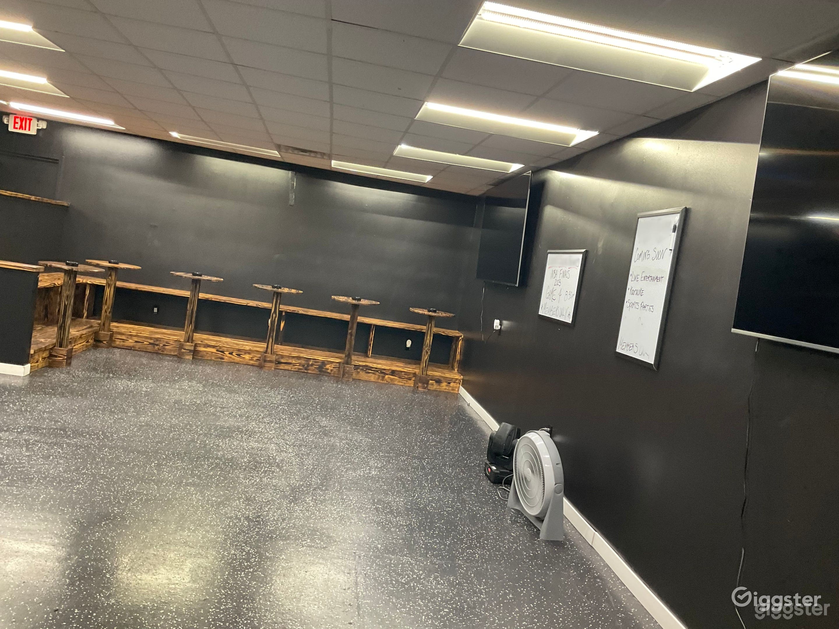 Urban Industrial Social Lounge with good vibes. Photo 3