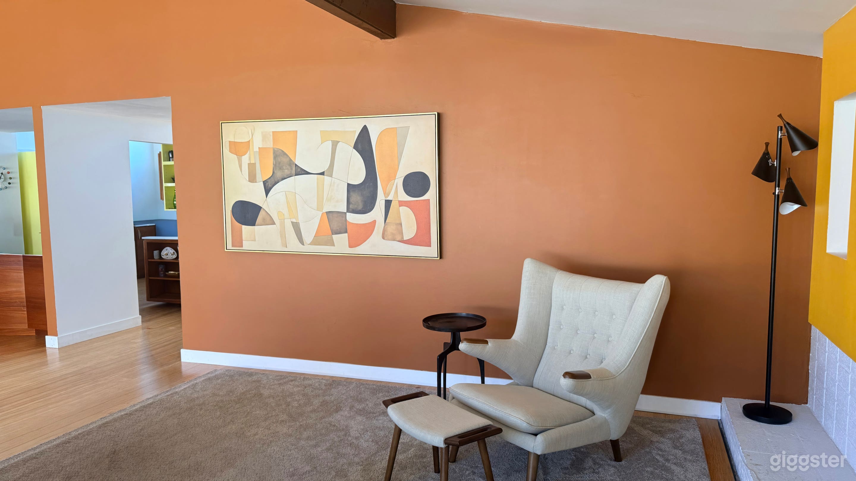 Mid-Century Modern Marvel with Huge Window Wall Photo 4