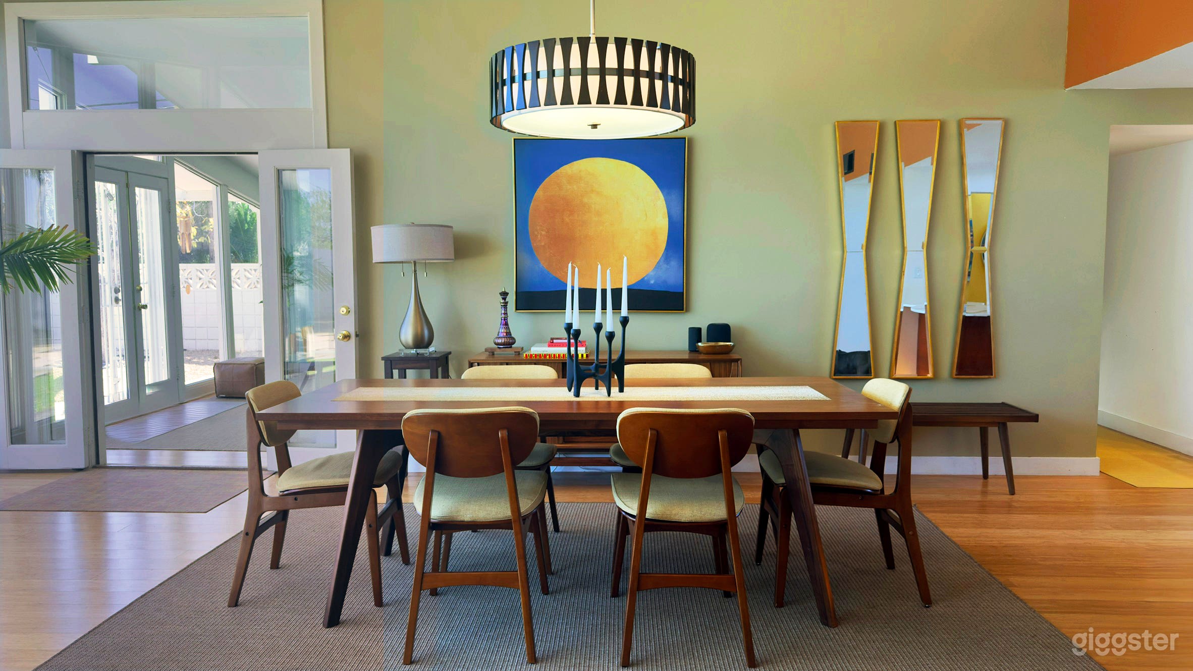 Vintage Mid-Century Modern Home with Huge Window Wall Photo 2