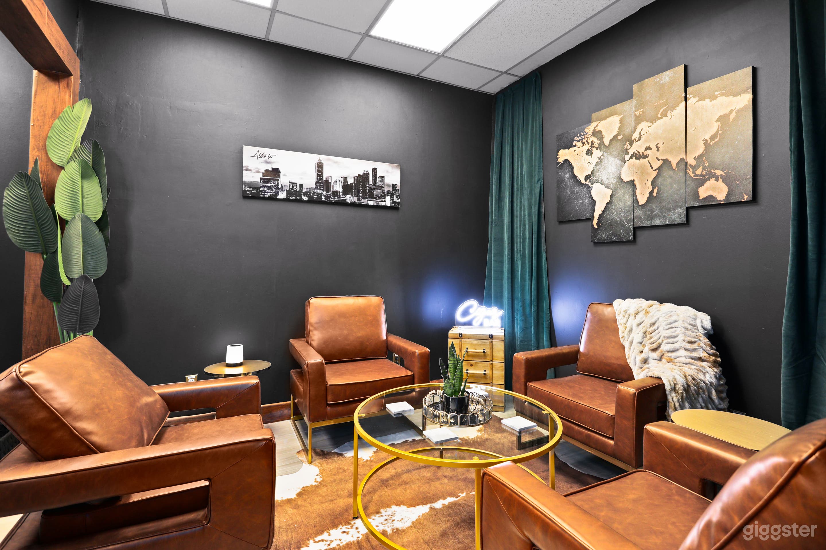 Podcast/Content Studio For Rent! Photo 4