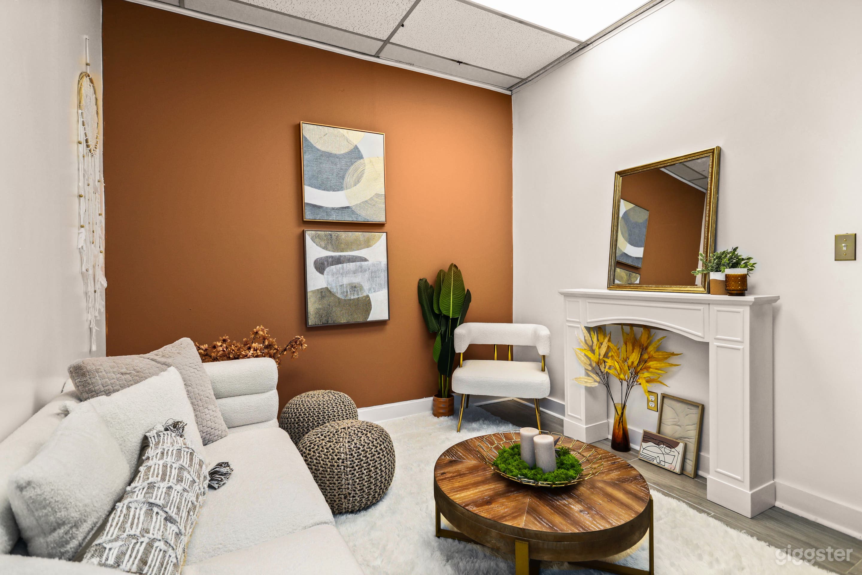 Podcast/Content Studio For Rent! Photo 3