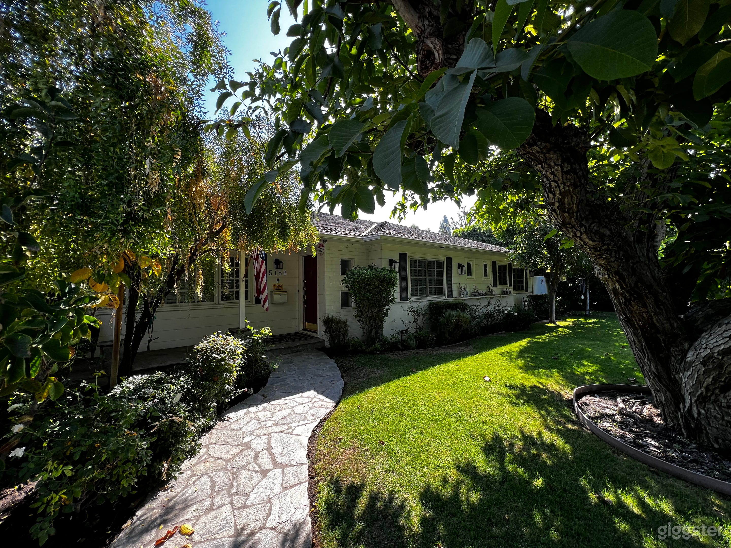 ENCINO RANCH - Black Walnut Manor Photo 2