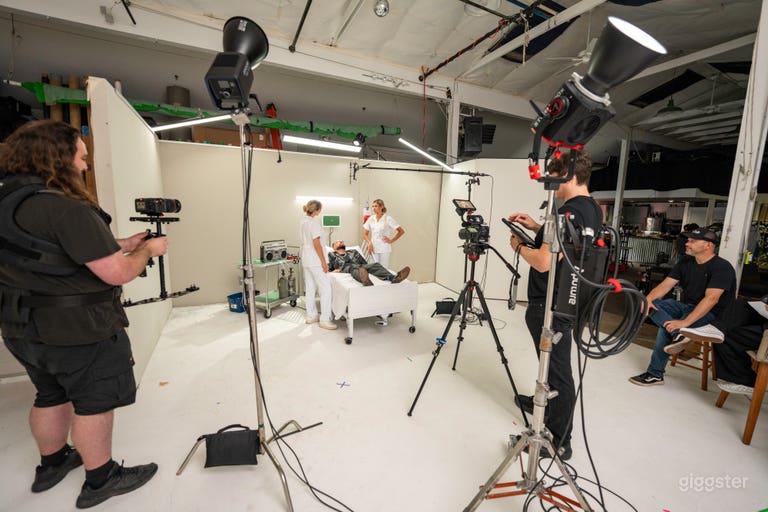  Professional Photo & Video Studio with Cyclorama 