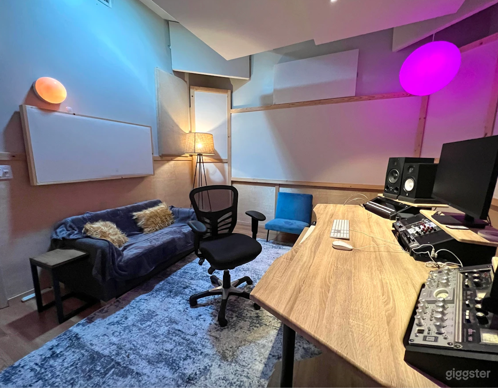 V5 Studio Offers a Cozy and Budget-Friendly Space  Photo 2