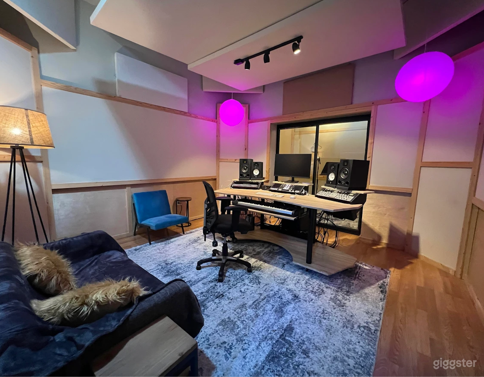 V5 Studio Offers a Cozy and Budget-Friendly Space  Photo 1