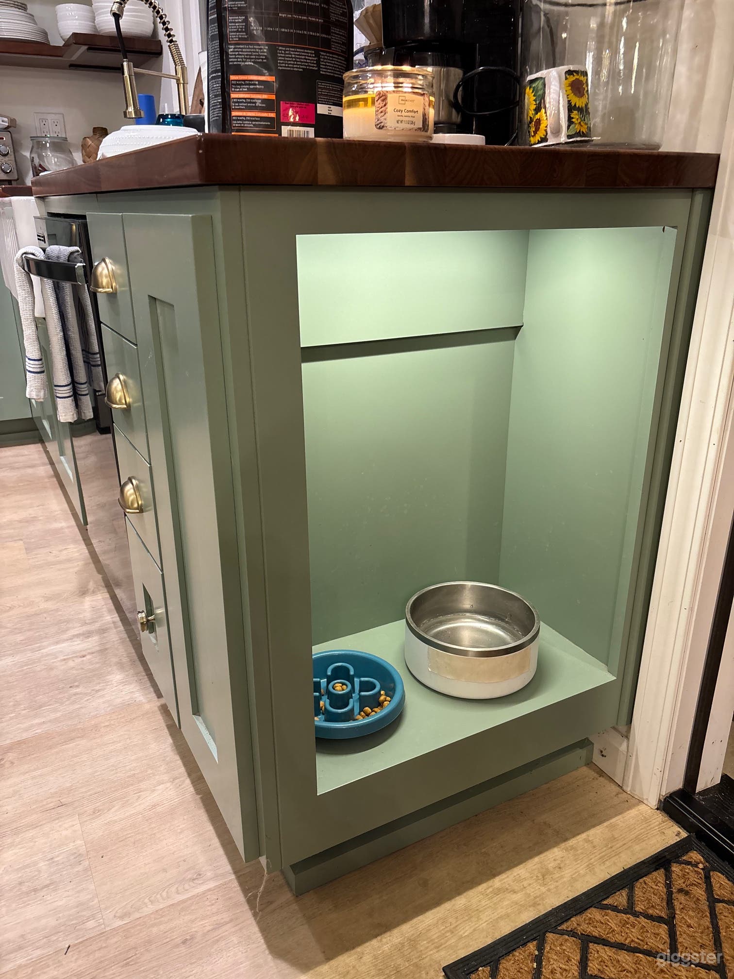 Country Home With Custom Master Bath and Kitchen Photo 2