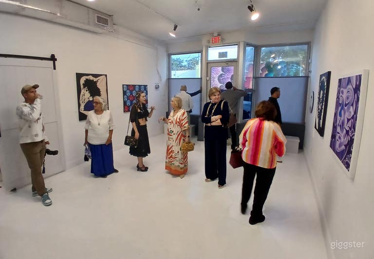  Pop up Gallery or Pop Up Store in Wynwood 