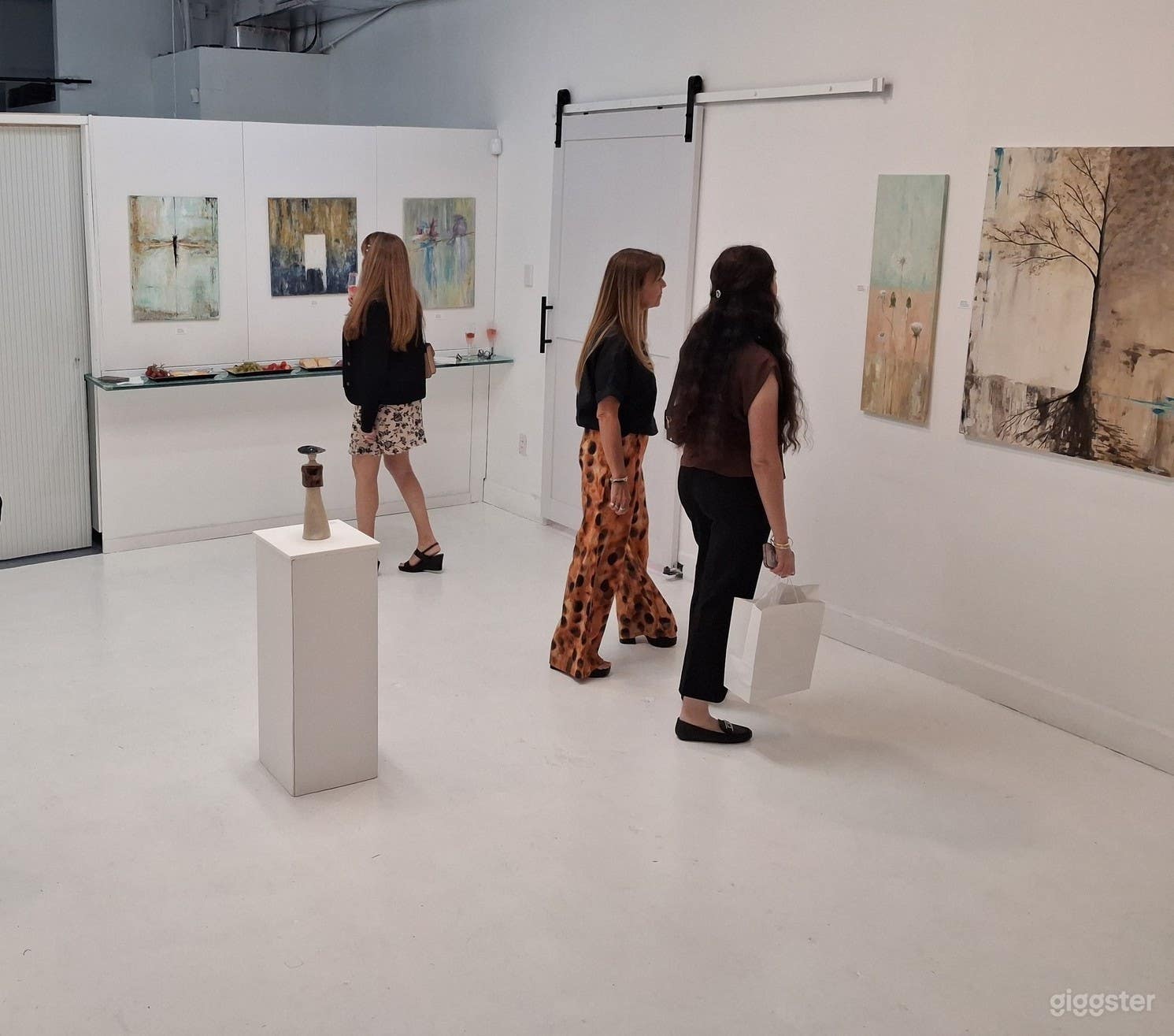 Pop up Gallery or Pop Up Store in Wynwood Photo 1