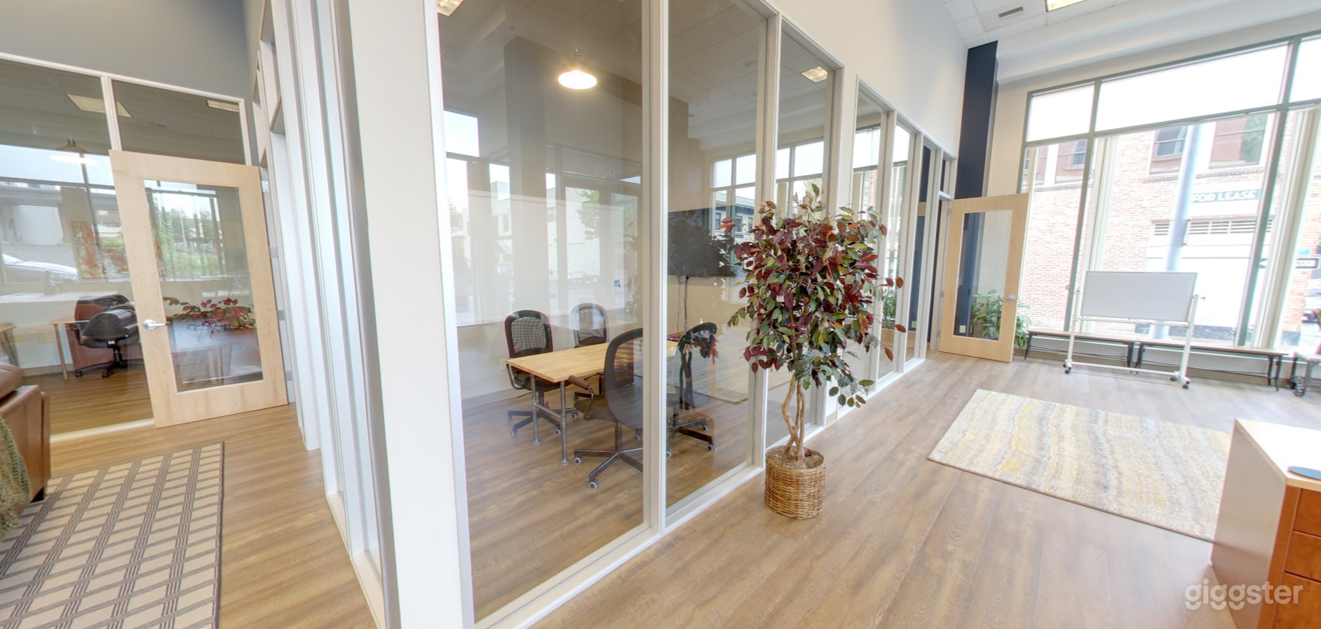 Medium Meeting Room in San Rafael Photo 4