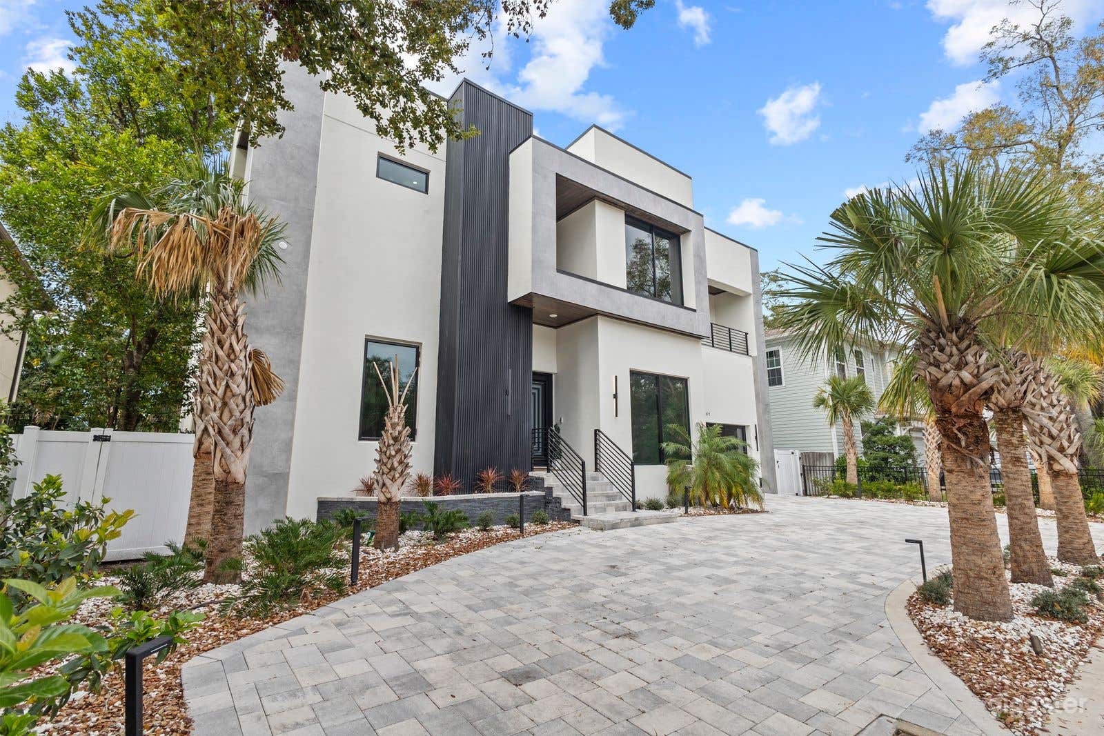 Luxury Modern Estate With Open Spaces Ideal for Video Shoots Photo 1