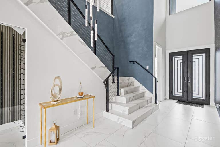  Luxury Modern Estate With Open Spaces Ideal for Video Shoots 