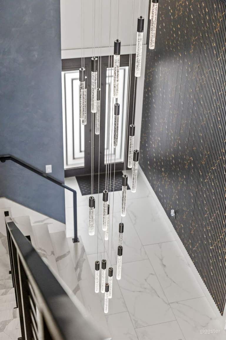  Luxury Modern Estate With Open Spaces Ideal for Video Shoots 