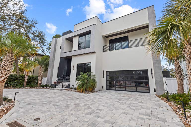  Luxury Modern Estate With Open Spaces Ideal for Video Shoots 