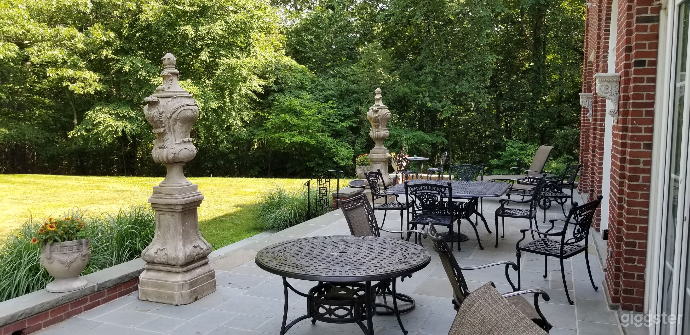 Incredible Mansion in West Hills Photo 2