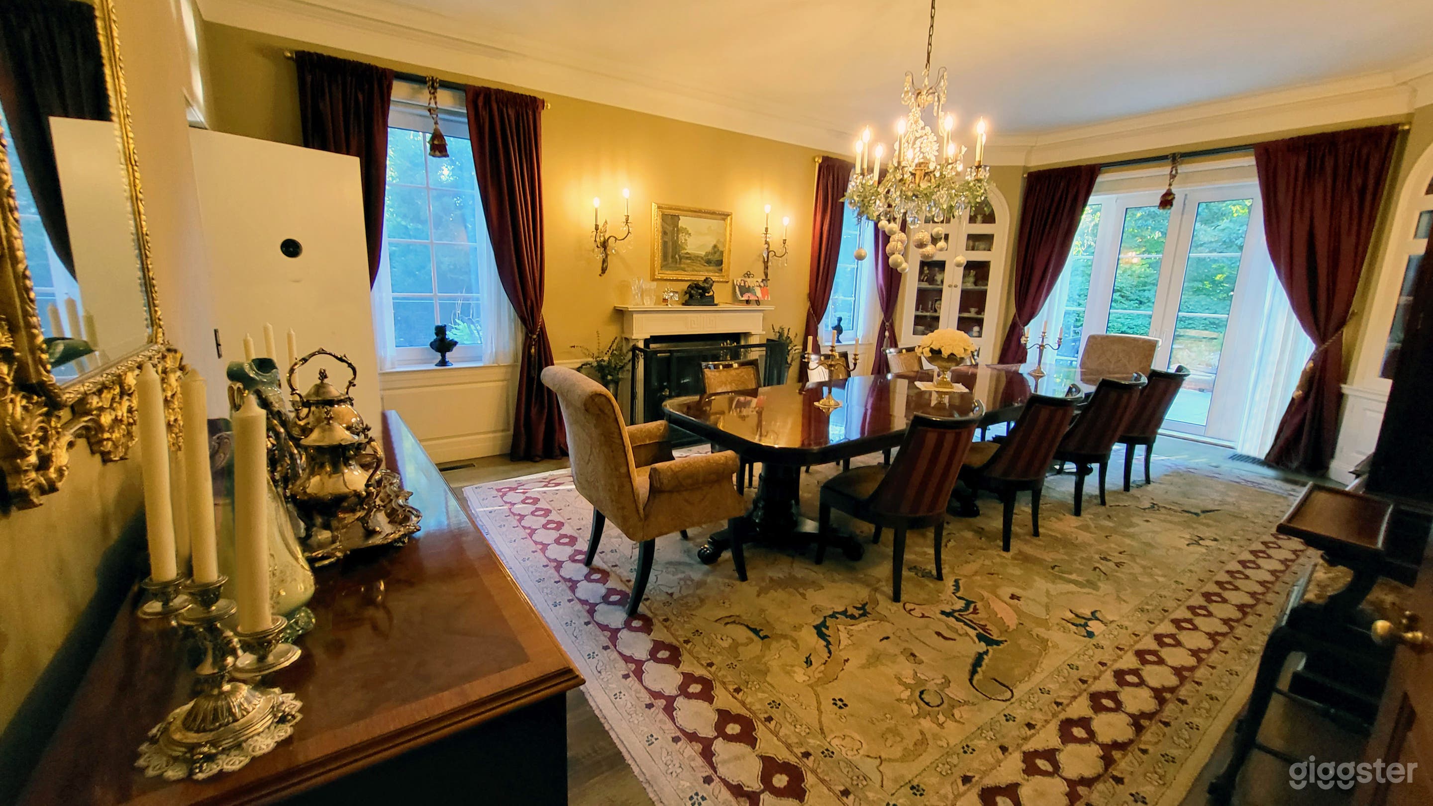 Incredible Mansion in West Hills Photo 3