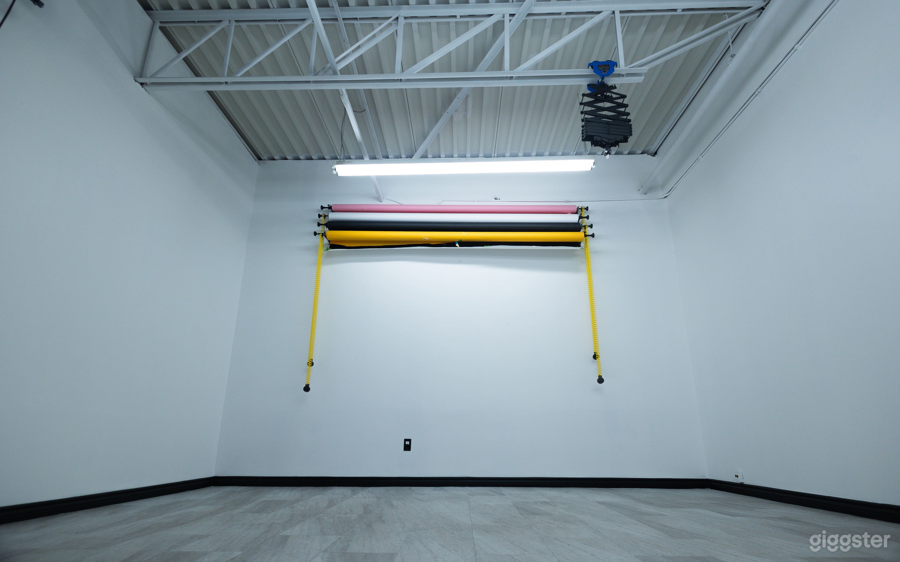 Modern photo studio in ottawa Photo 4