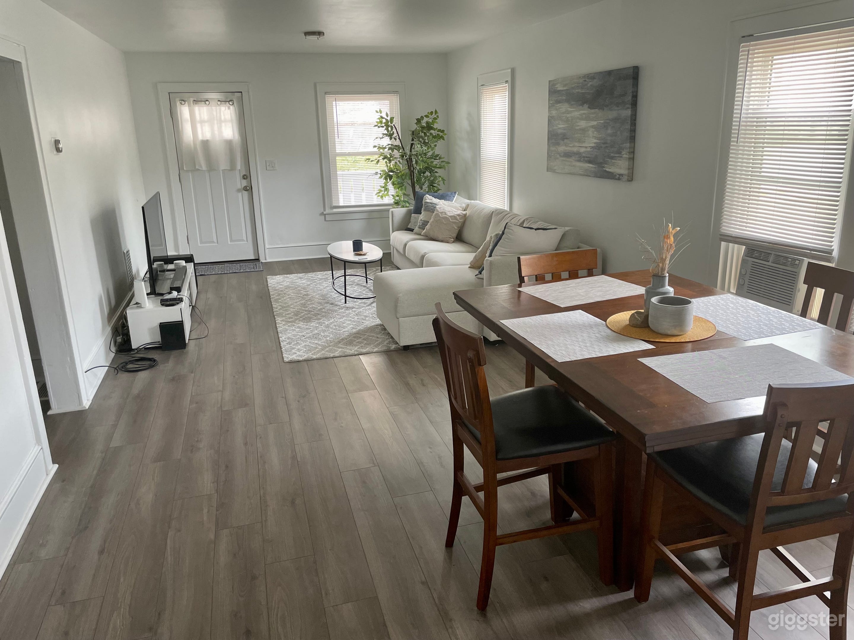 Classic Blue Collar Home Photo 2