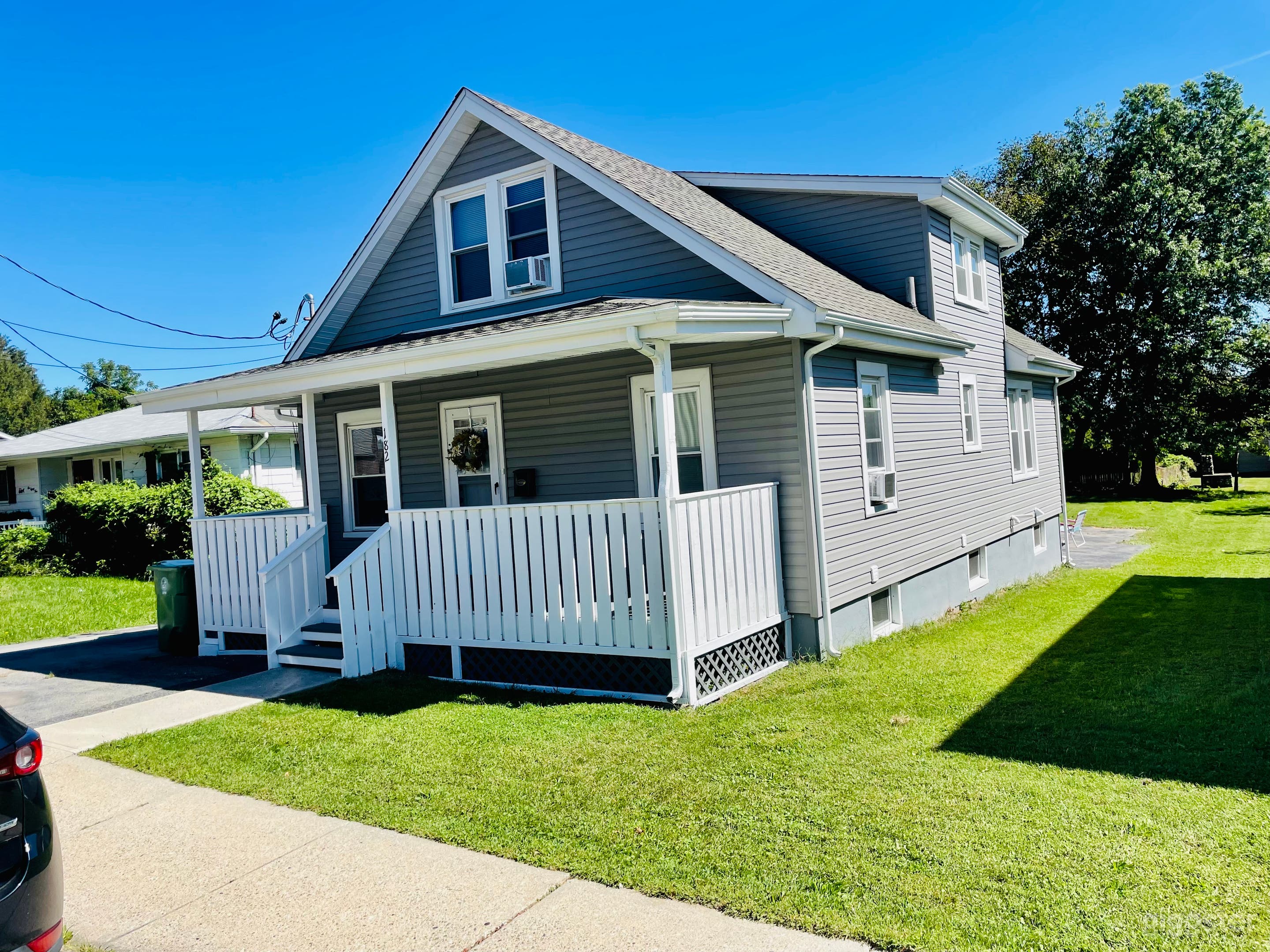 Classic Blue Collar Home Photo 1