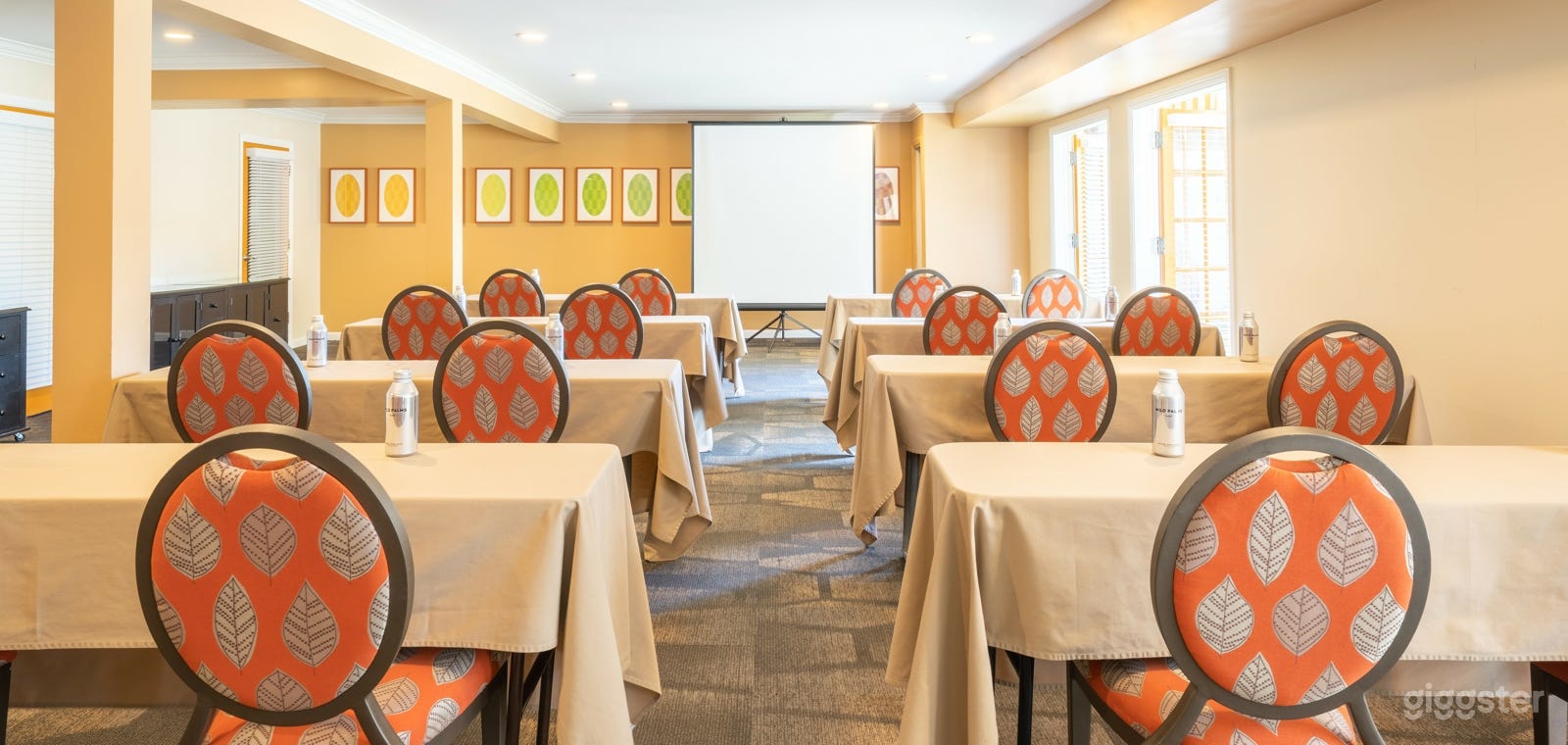 Cobalt Meeting Room
Classroom - 40 ppl
Rounds - 65 ppl