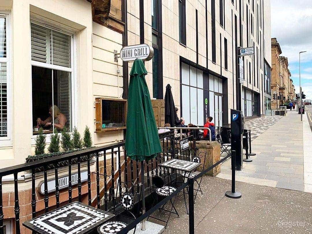 Cosy Eatery with Expertly Curated Menu in Glasgow Photo 4