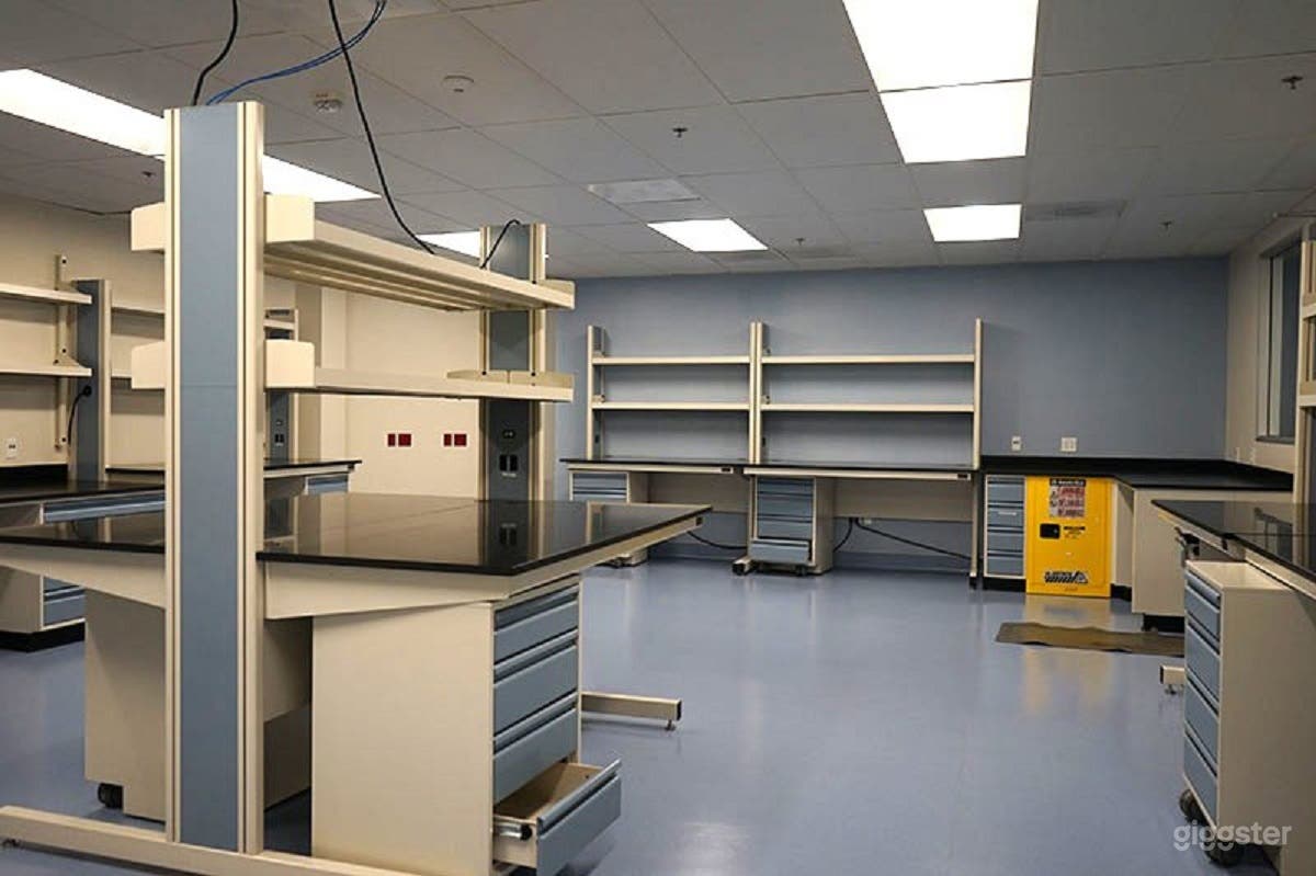 Modern Laboratory / Medical Space for Filming  Photo 2