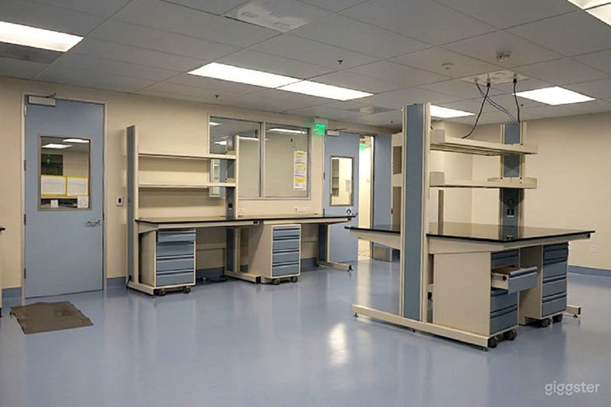 Modern Laboratory / Medical Space for Filming  Photo 3