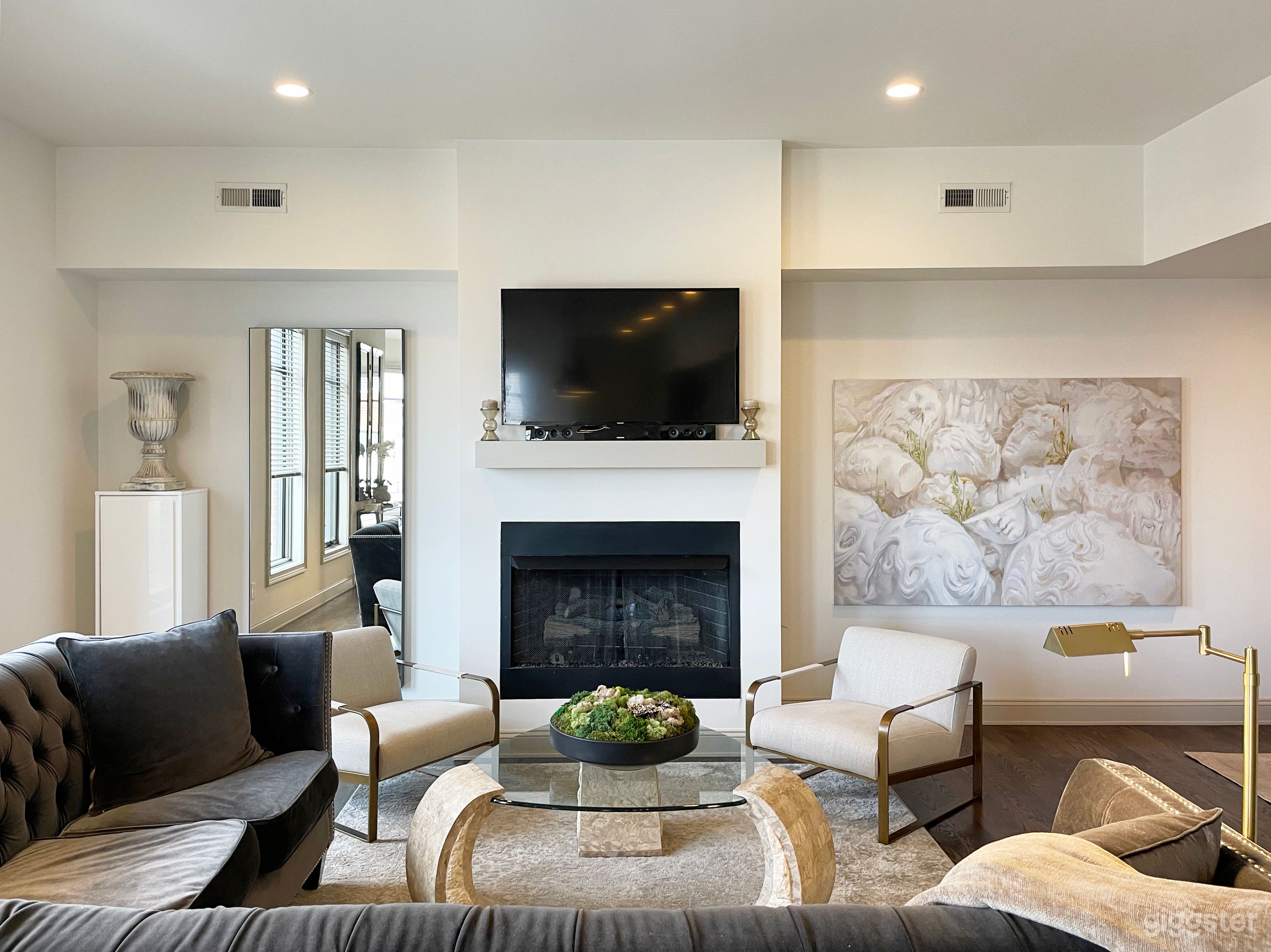 Short North Sun-Drenched Corner Apartment Photo 2