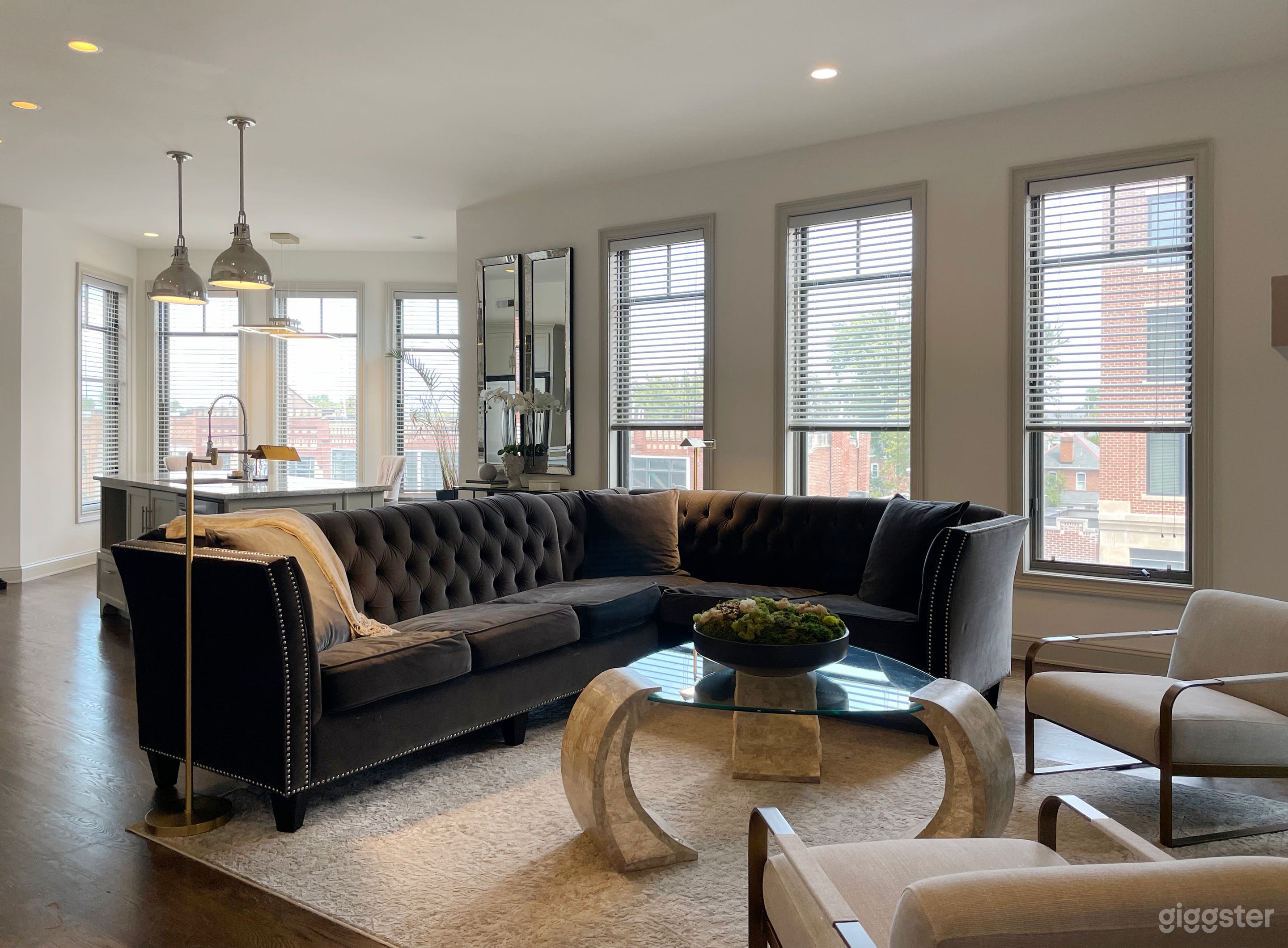 Short North Sun-Drenched Corner Apartment Photo 1