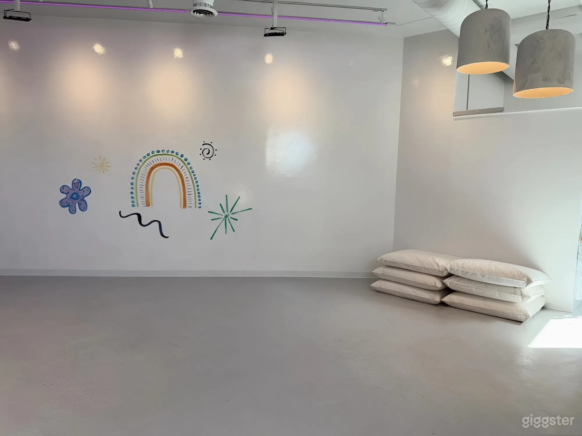 Creative Space with Flexible Layout & Family-Friendly Zones Photo 3